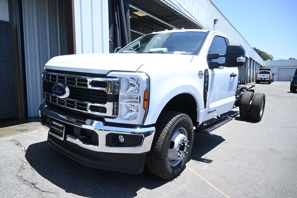 New 2025 Ford F350 XL w/ XL Chrome Package