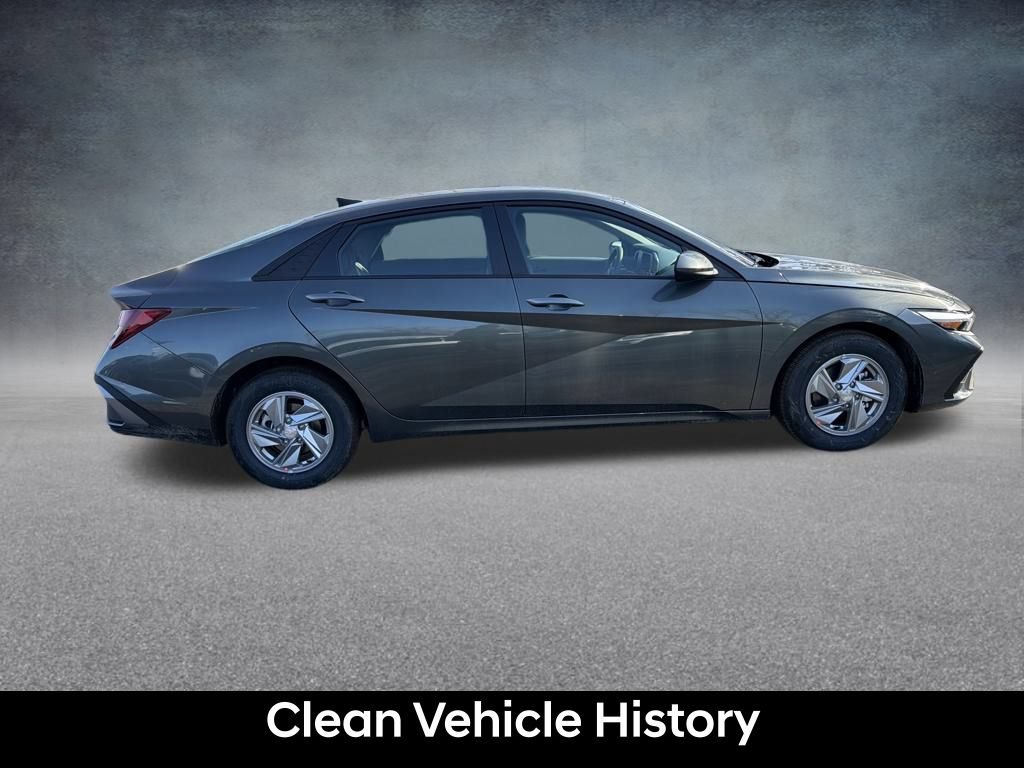 Used 2026 Hyundai Elantra SE FWD image 7