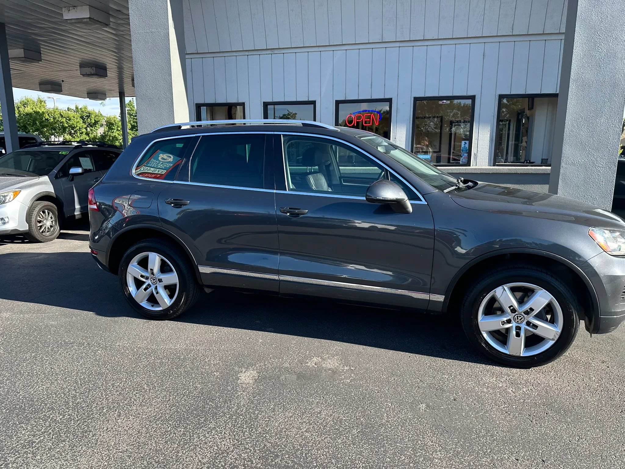 Used 2014 Volkswagen Touareg TDI AWD/4WD image 34