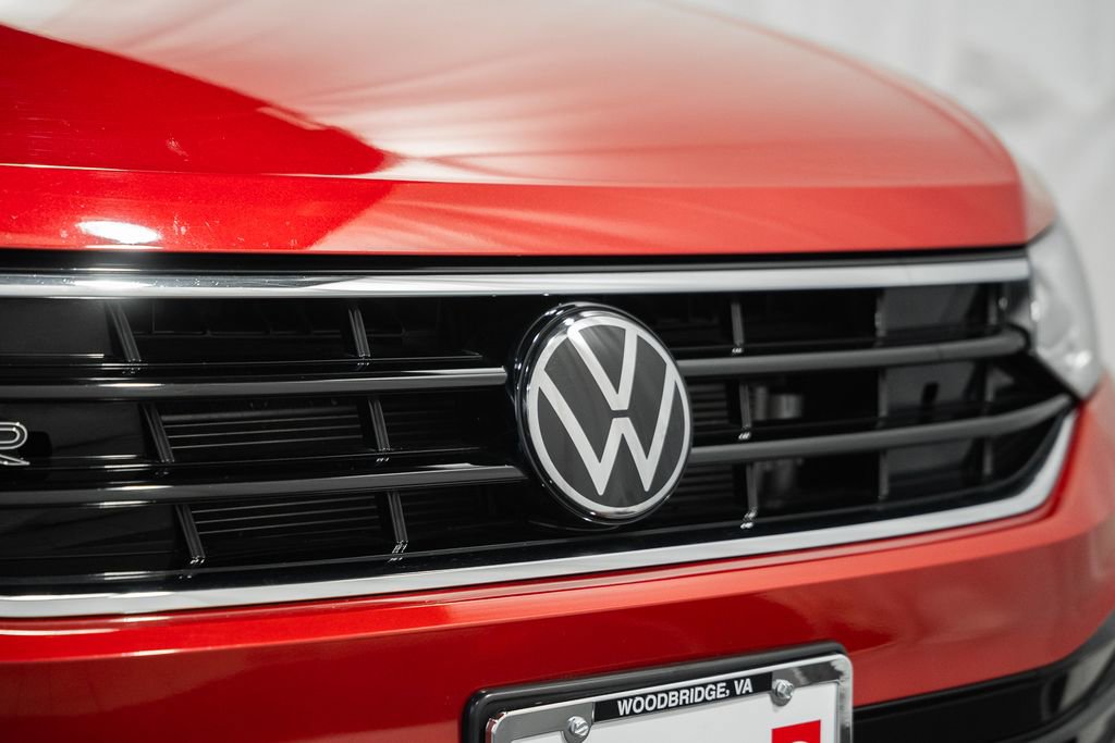 Used 2024 Volkswagen Tiguan SE R-Line image 11