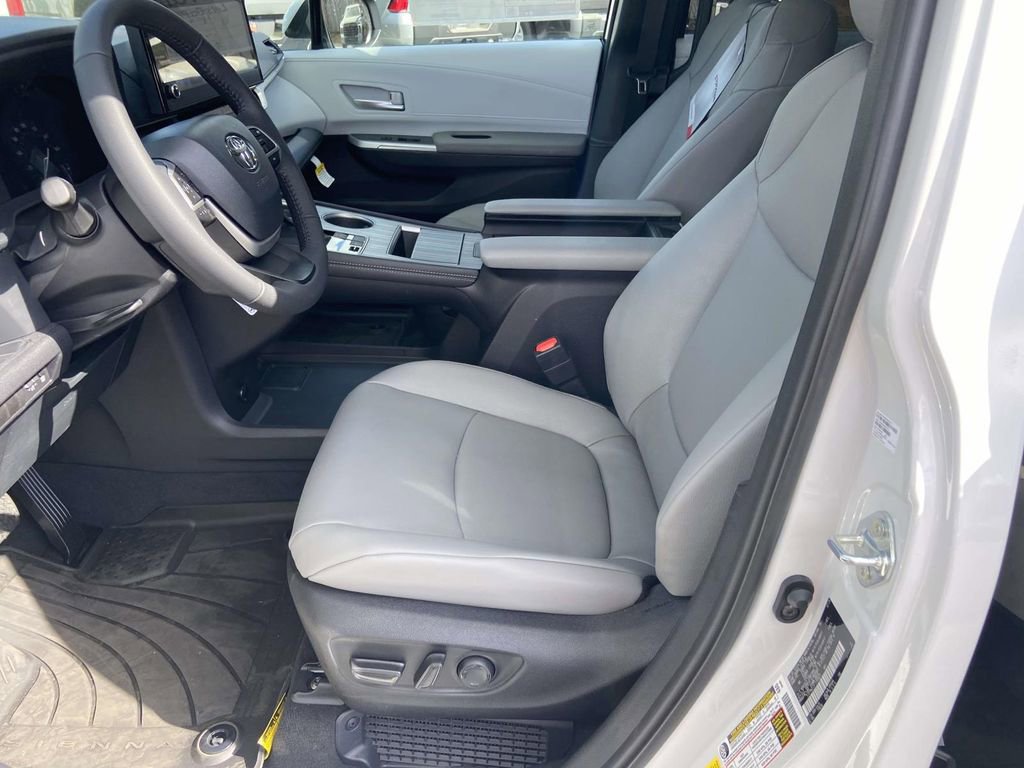 New 2026 Toyota Sienna XLE image 17