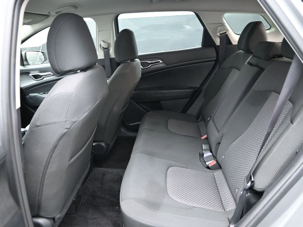 Used 2024 Kia Sportage LX image 12