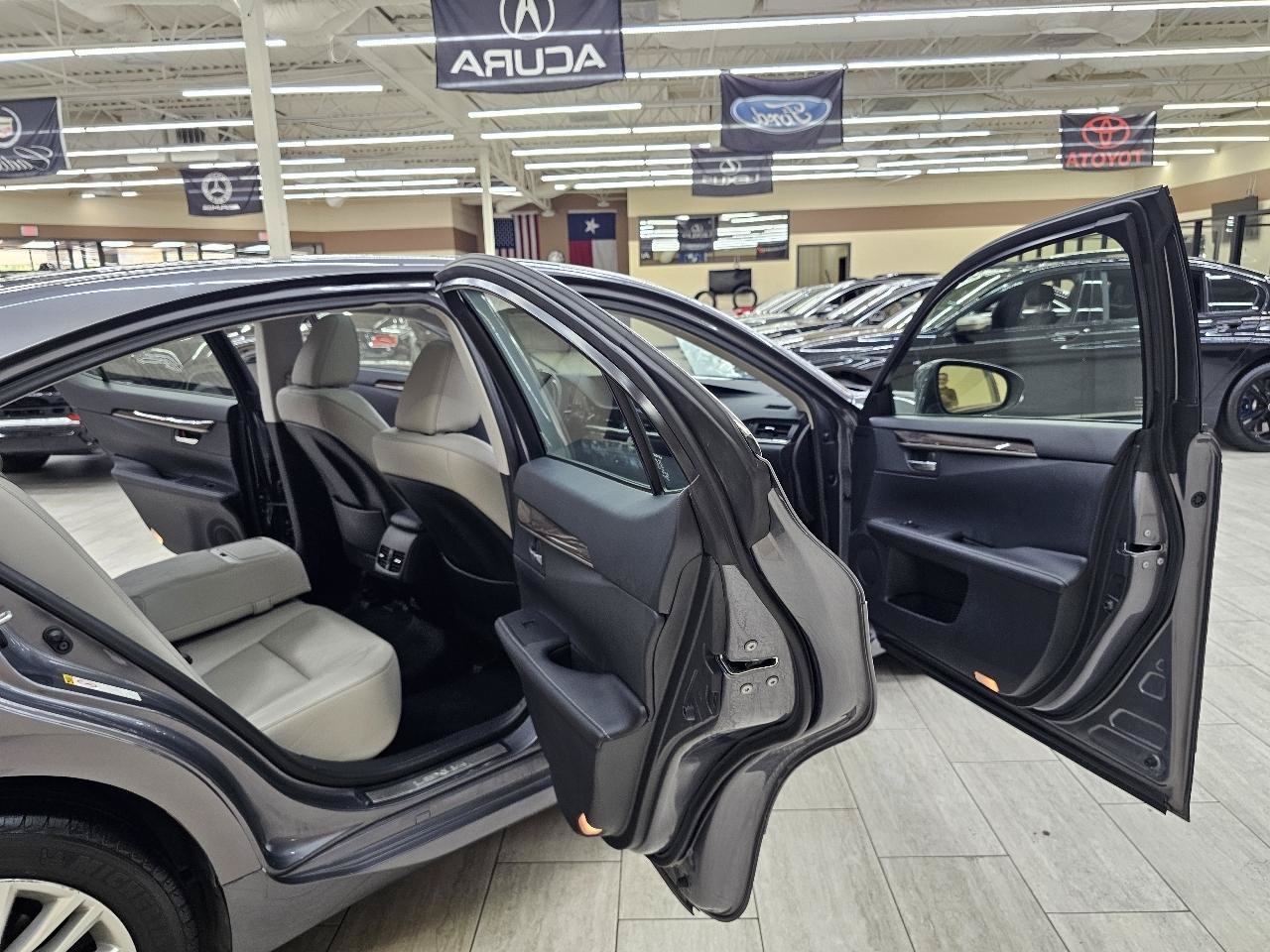 Used 2015 Lexus ES 350 w/ Luxury Package FWD image 14