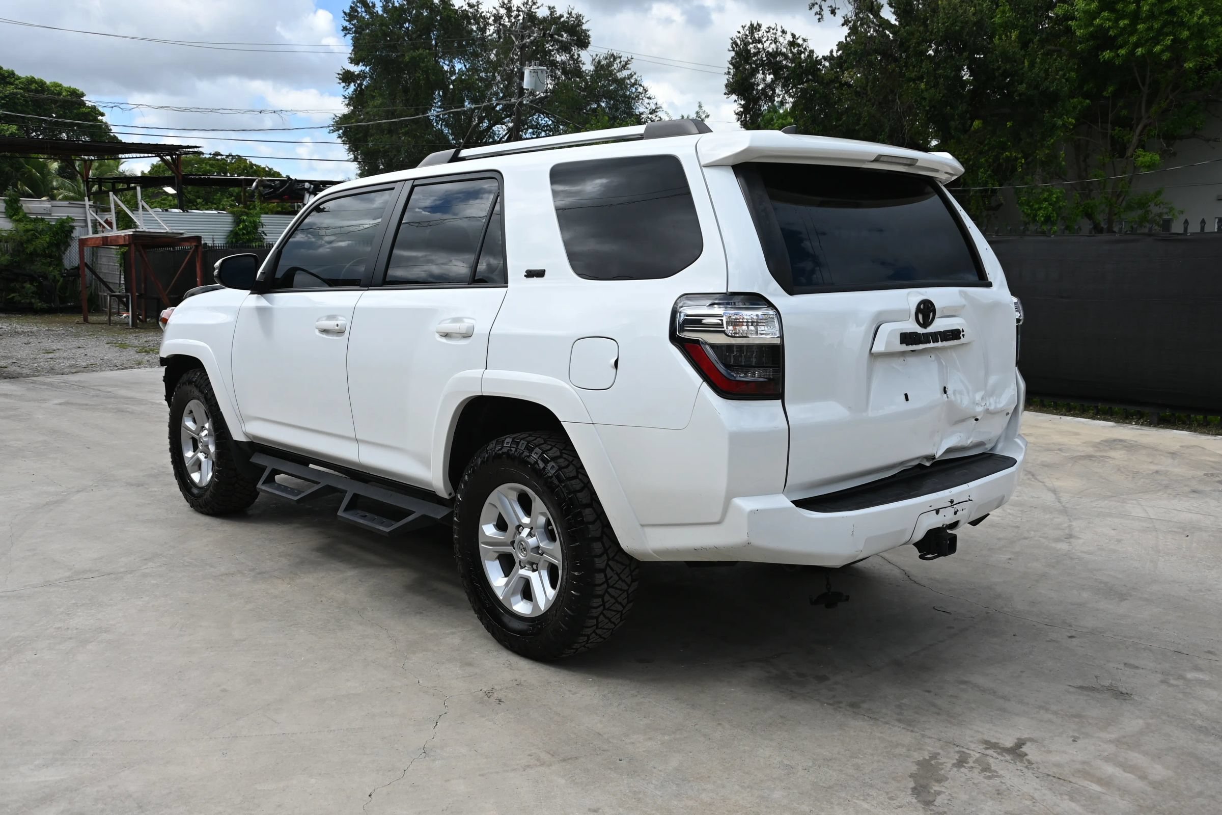 Used 2024 Toyota 4Runner SR5 Premium w/ Moonroof Package RWD image 3