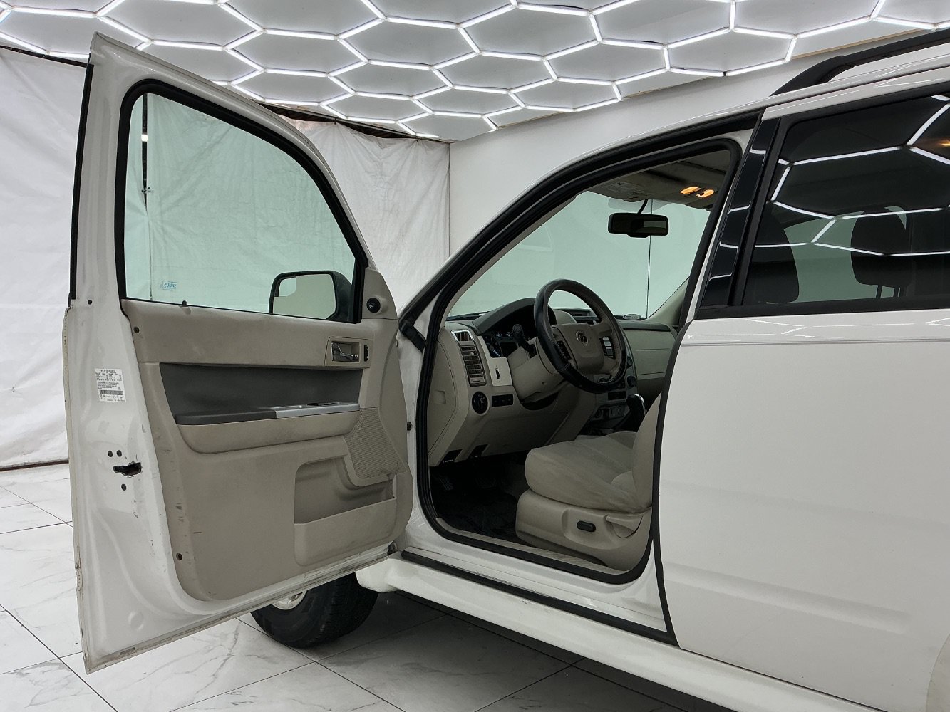 Used 2010 Mercury Mariner 2WD image 9