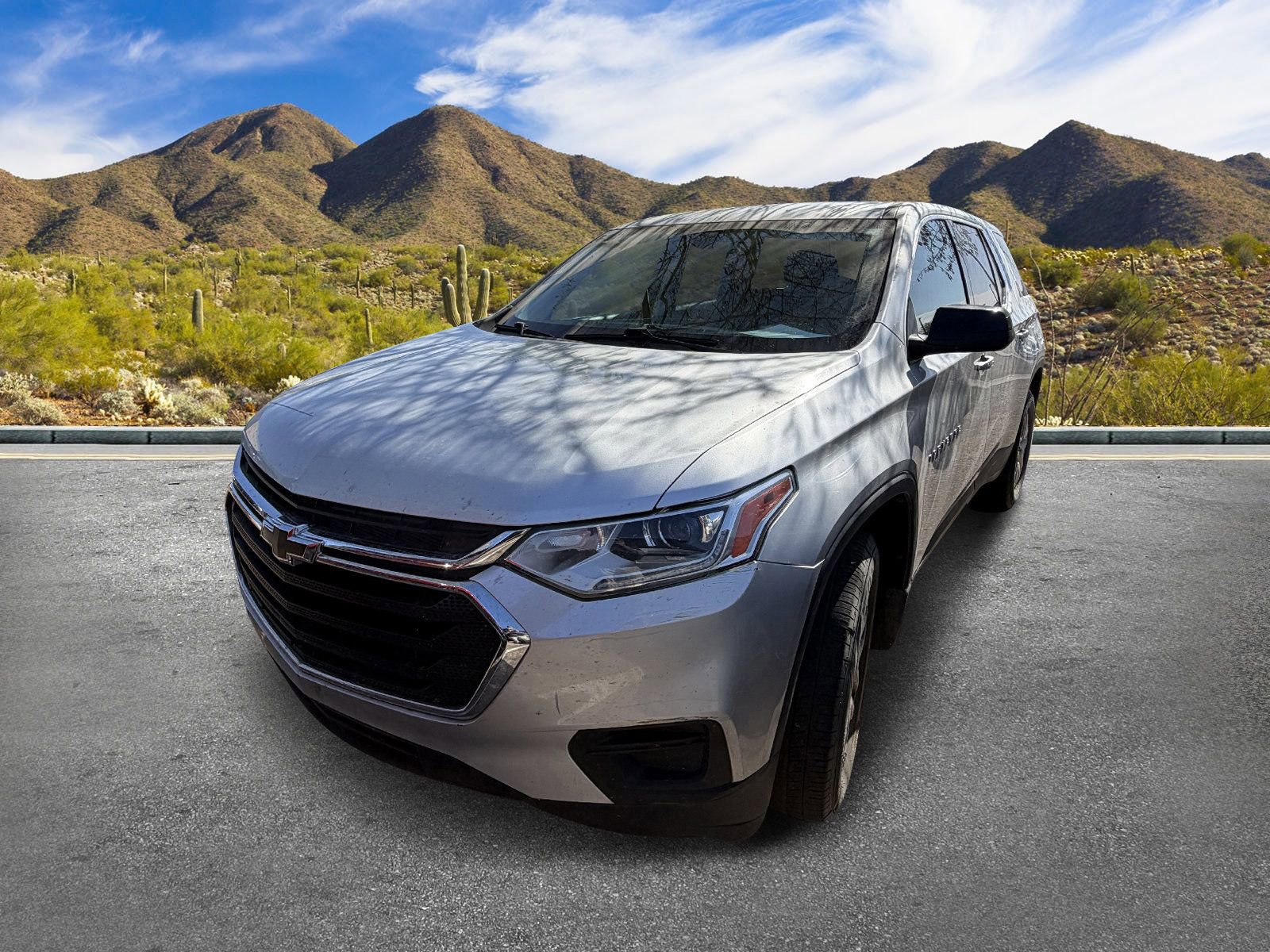 Used 2021 Chevrolet Traverse LS FWD image 2