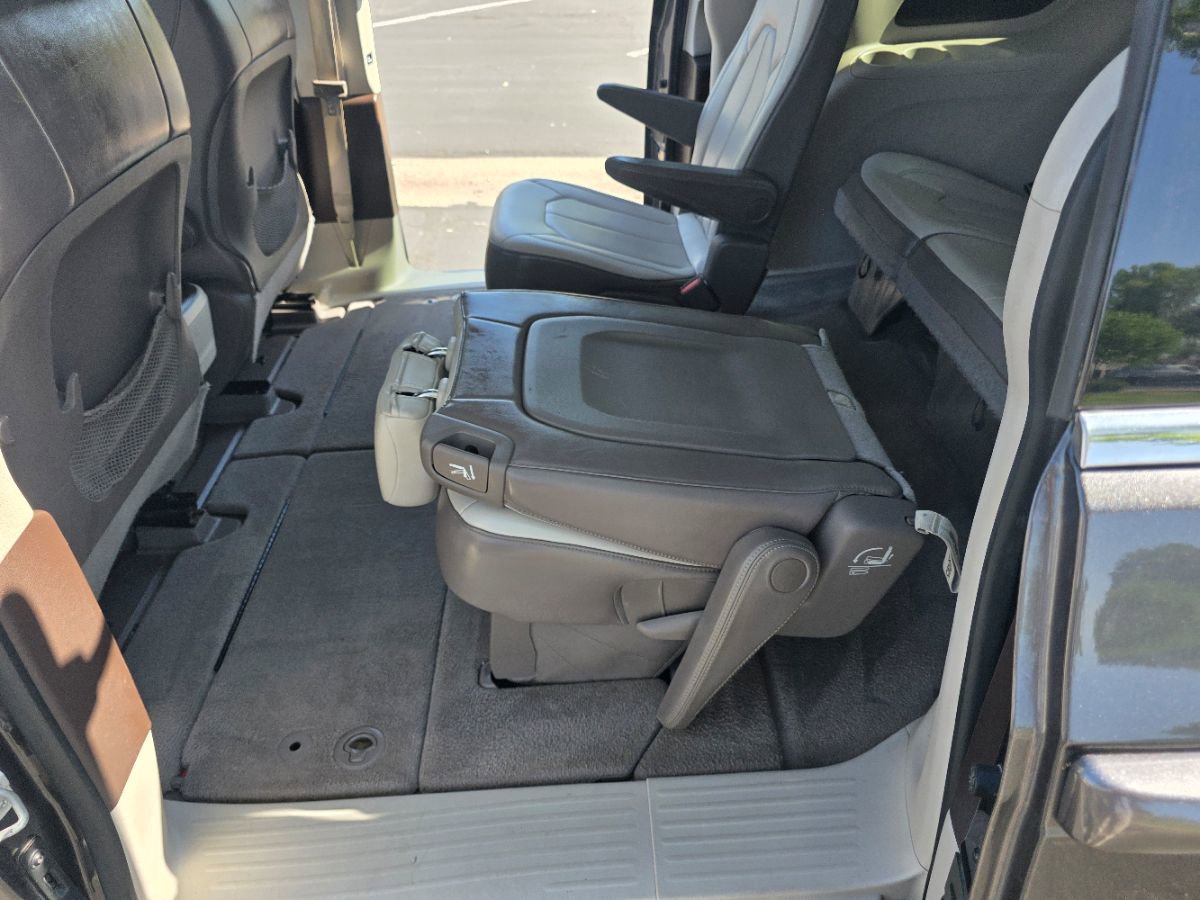 Used 2021 Chrysler Voyager Lxi FWD image 11