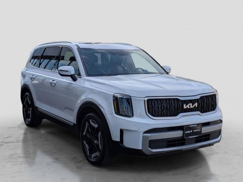 Certified 2023 Kia Telluride EX w/ EX Captain's Chair Package image 4