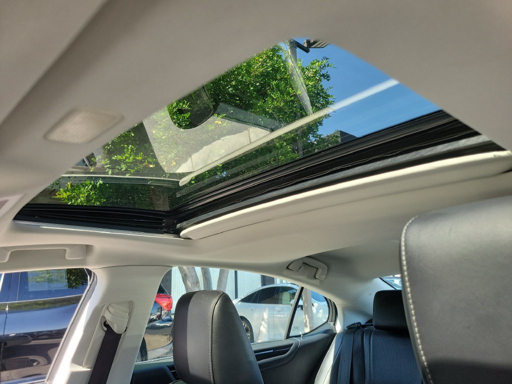 Used 2020 Lexus ES 300h w/ Accessory Package 2 FWD image 5
