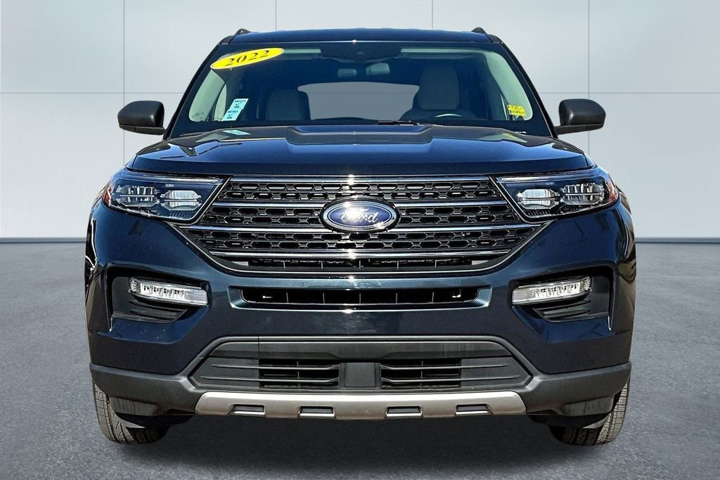Used 2022 Ford Explorer XLT w/ Equipment Group 202A image 3