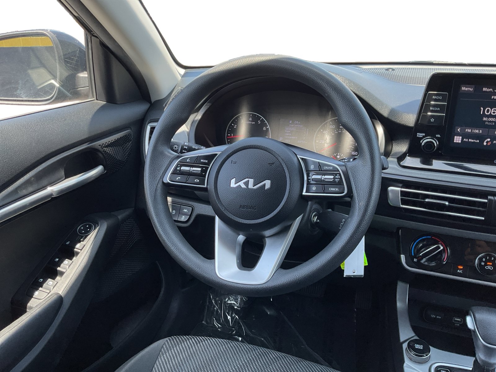 Used 2022 Kia Seltos LX AWD/4WD image 11
