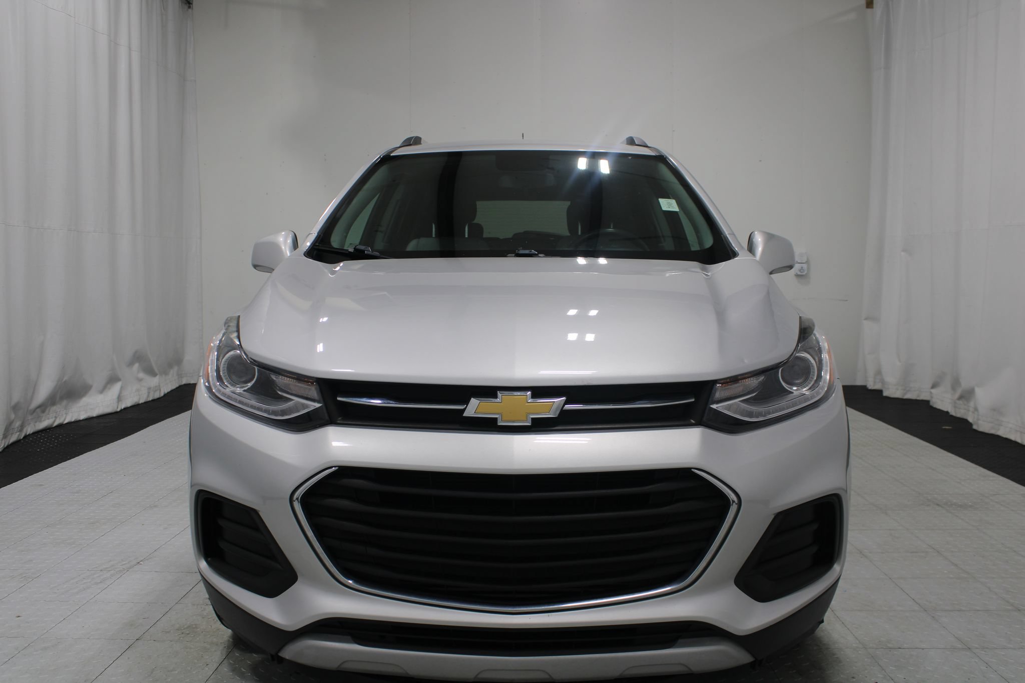Used 2017 Chevrolet Trax LT w/ LT Convenience Package FWD image 3