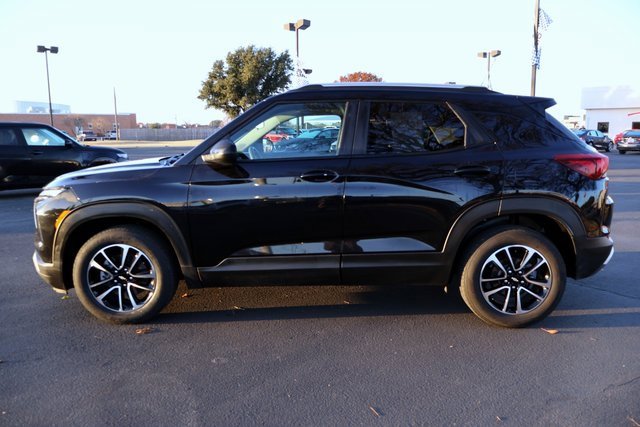Used 2024 Chevrolet TrailBlazer LT image 2