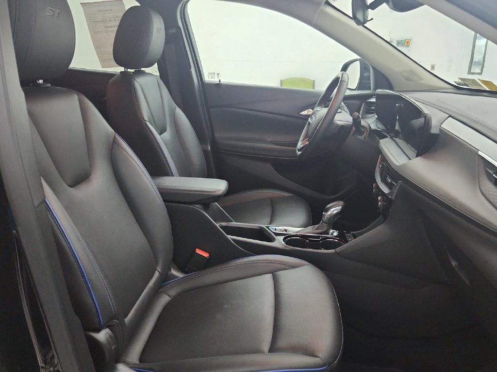 Used 2025 Buick Encore GX Sport Touring w/ Comfort Package FWD image 35