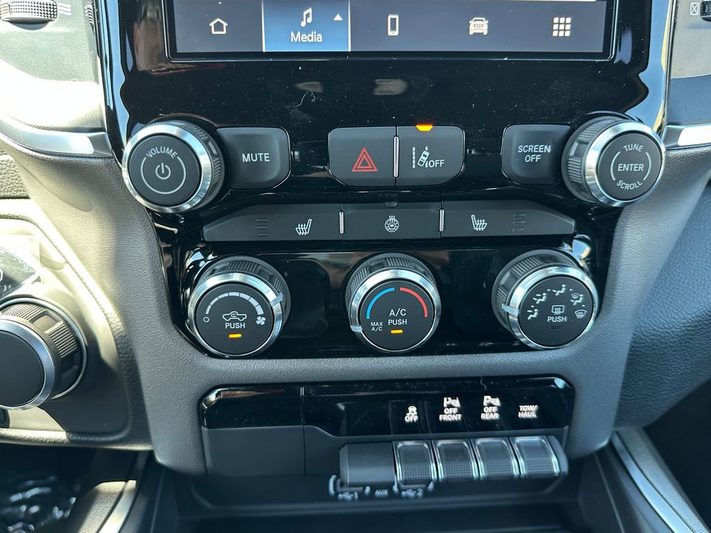 New 2026 RAM 1500 4x4 Crew Cab image 27