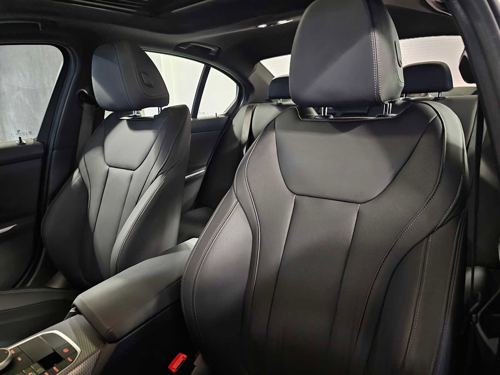 Used 2025 BMW 330i xDrive 330i xDrive w/ Premium Package image 33