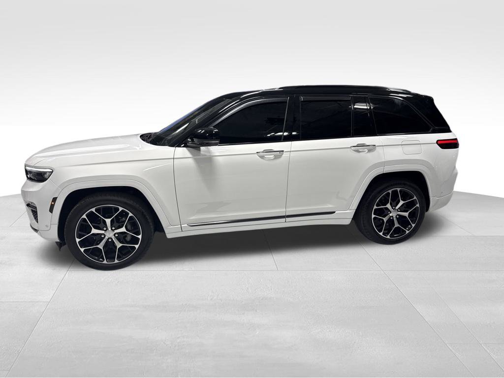 Used 2023 Jeep Grand Cherokee Summit AWD/4WD image 3