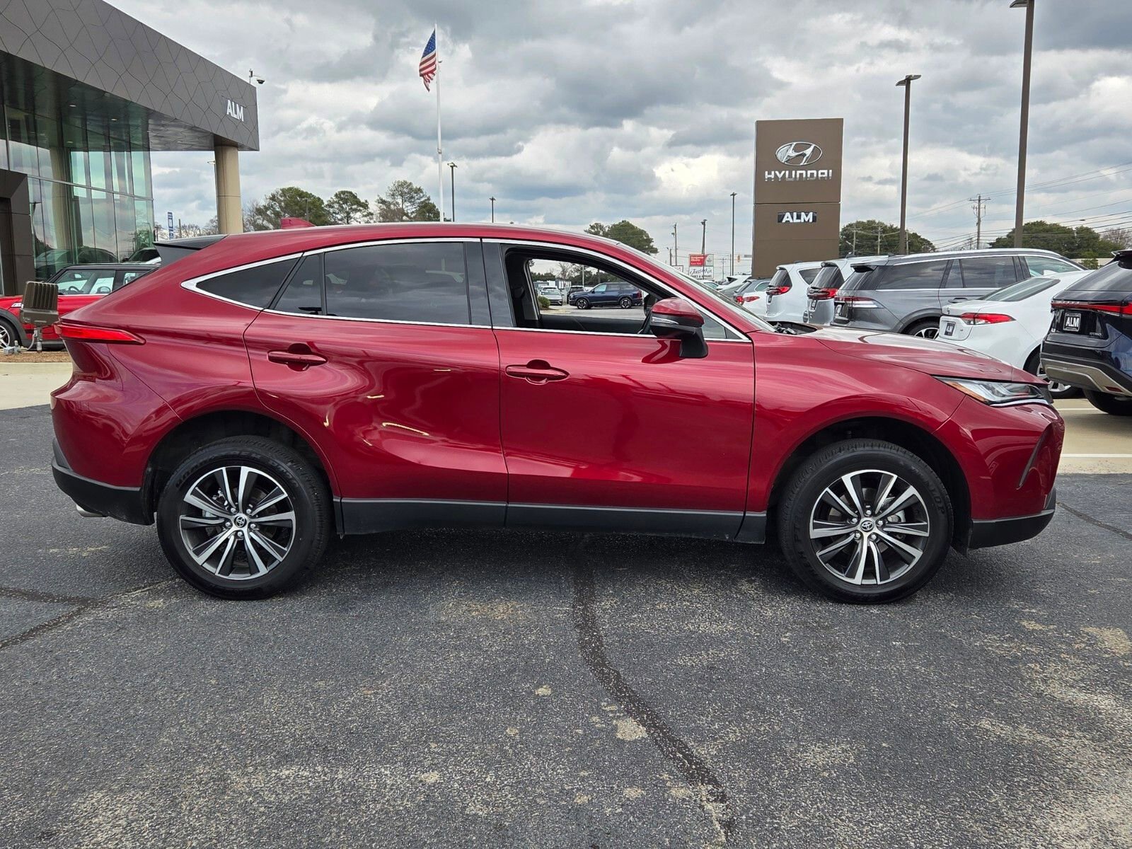 Used 2024 Toyota Venza LE image 15