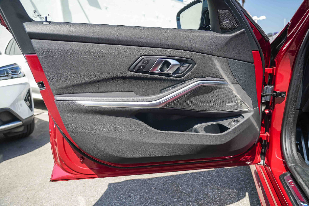 Used 2025 BMW M340i Sedan RWD image 21