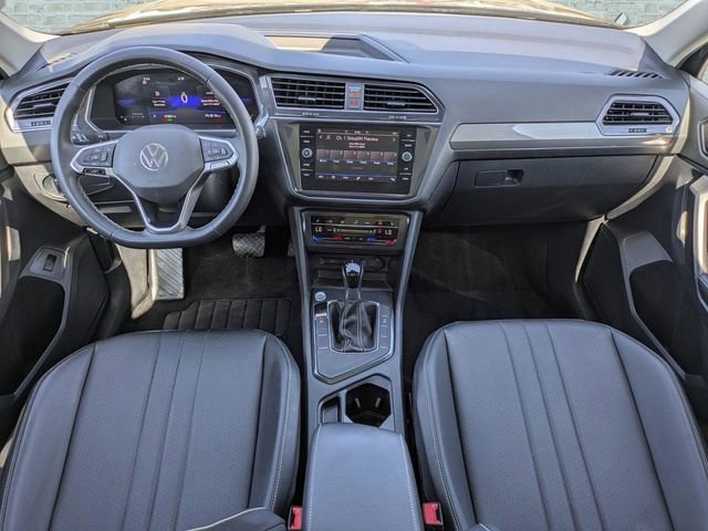 Certified 2023 Volkswagen Tiguan SE w/ Panoramic Sunroof Package FWD image 17