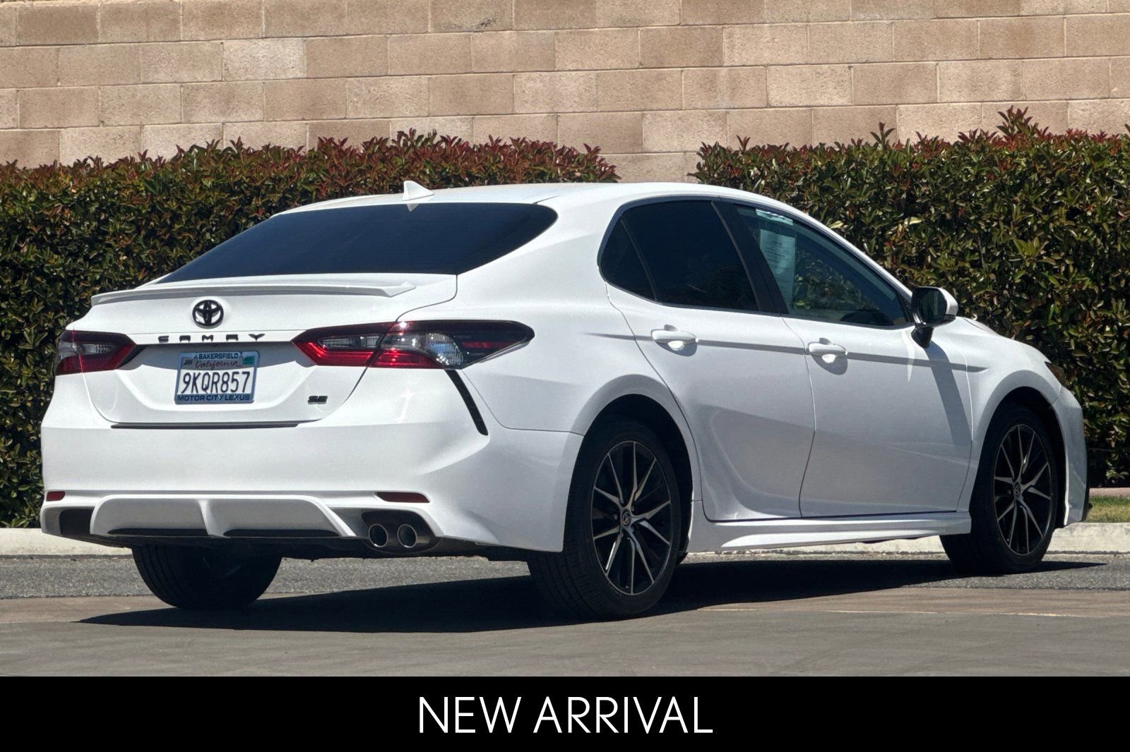 Used 2024 Toyota Camry SE w/ Convenience Package image 4