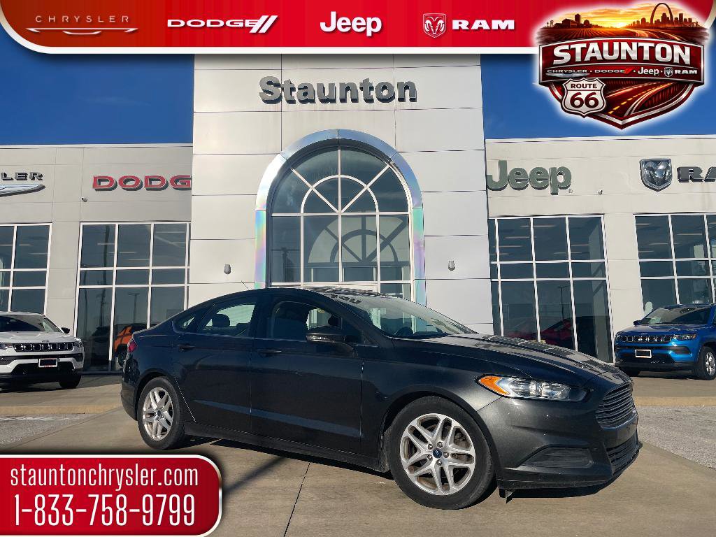 Used 2016 Ford Fusion SE image 1
