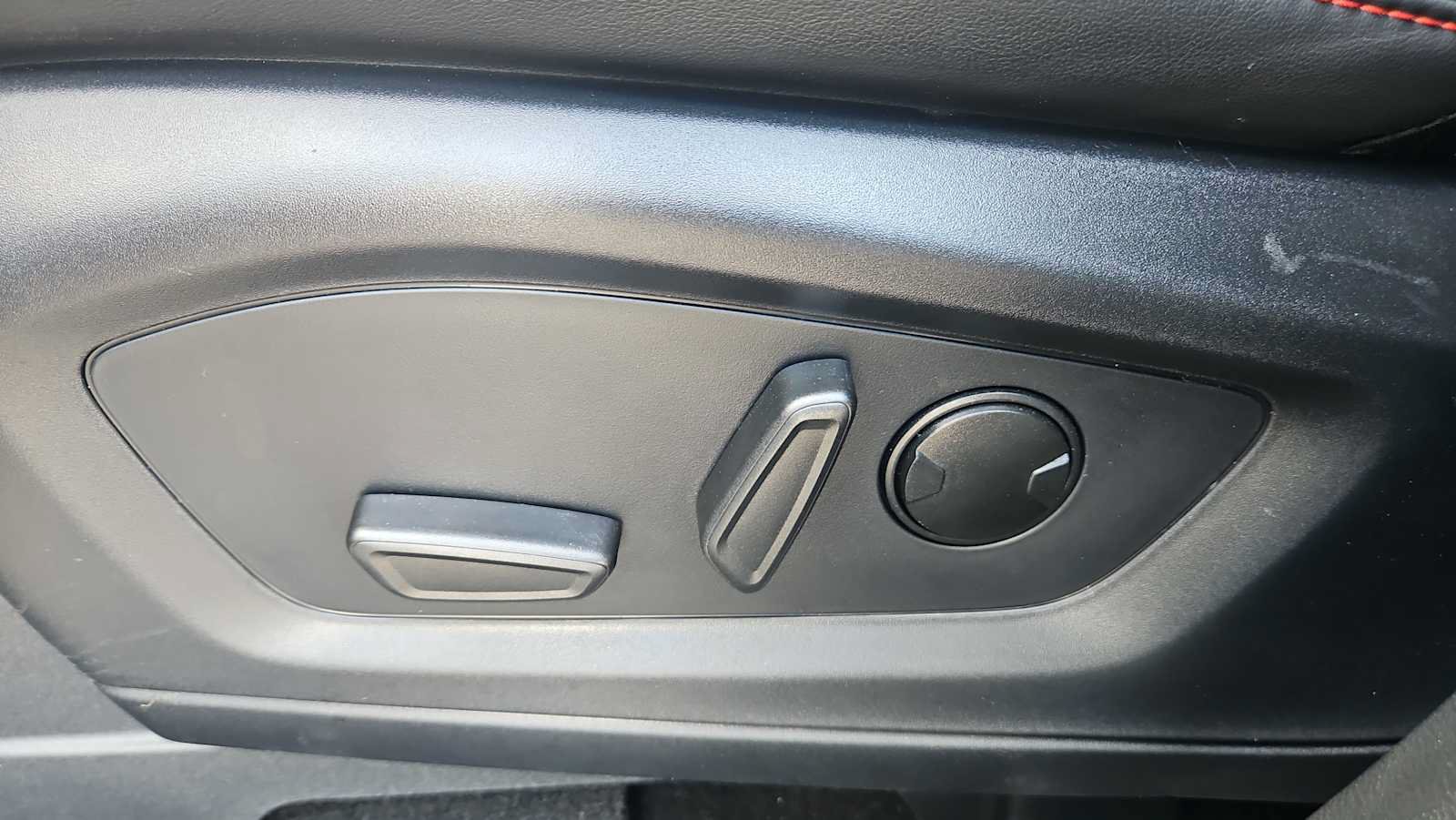 Used 2025 Ford Explorer ST-Line w/ ST-Line Street Pack AWD/4WD image 14