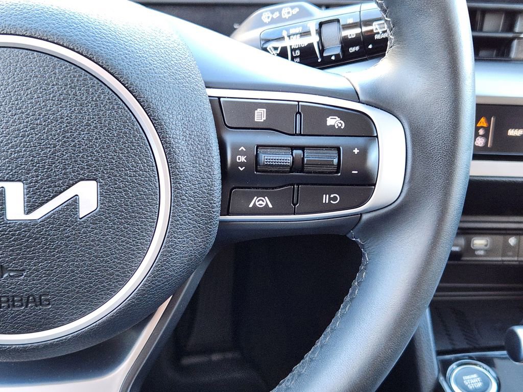 Used 2025 Kia Sportage EX image 19
