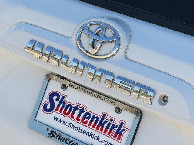 Used 2017 Toyota 4Runner SR5 AWD/4WD image 10