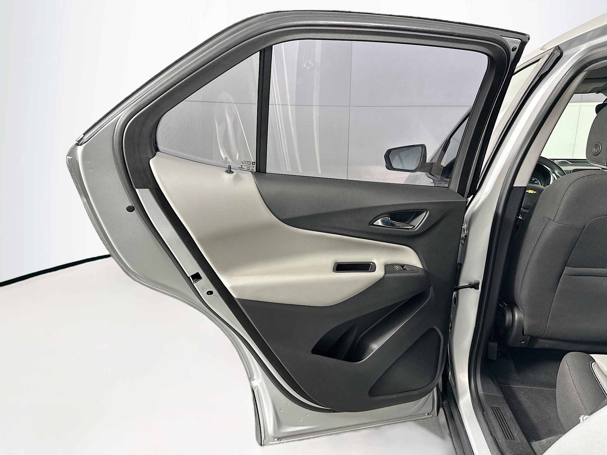 Used 2018 Chevrolet Equinox LS image 24