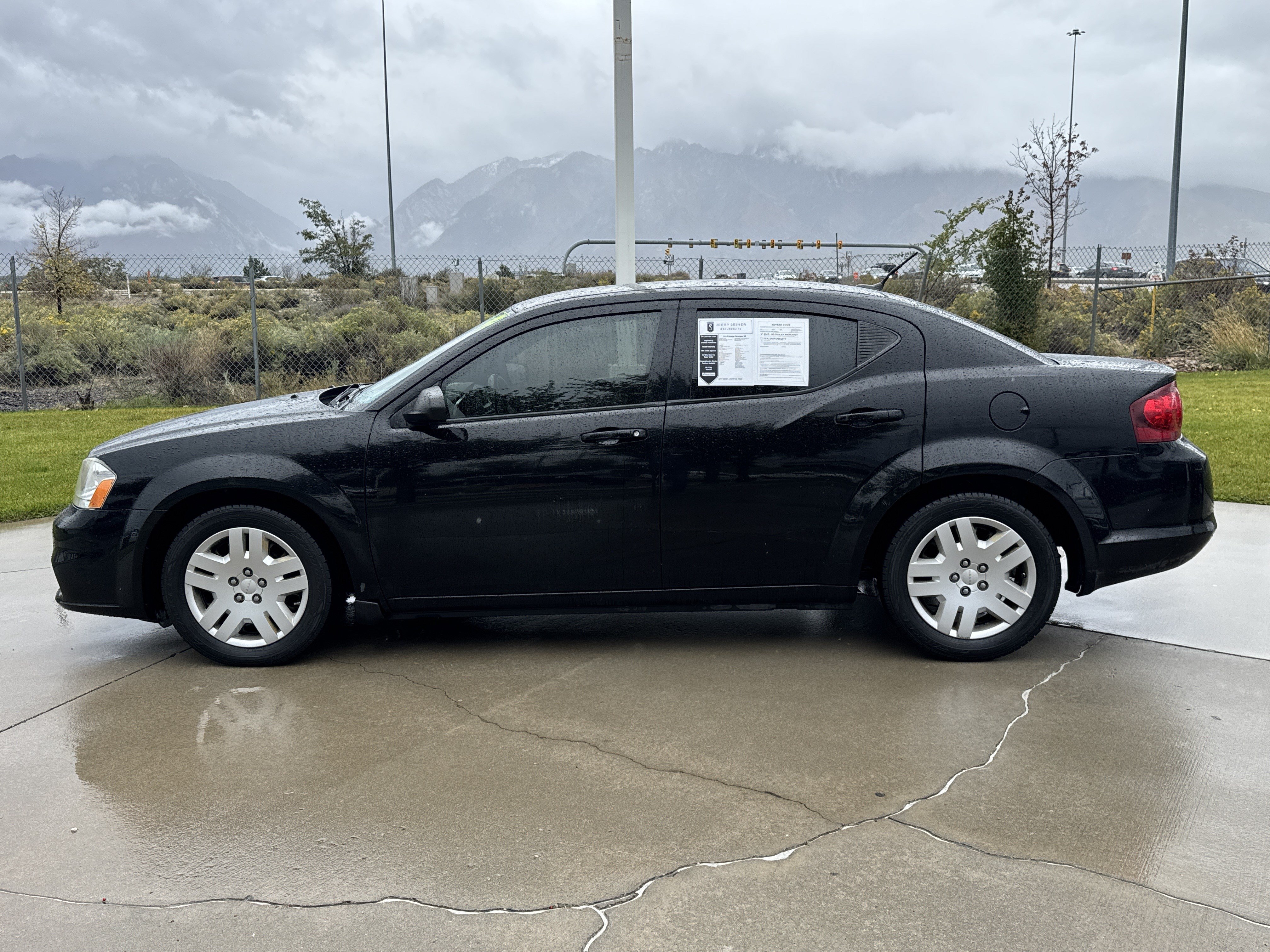 Used 2014 Dodge Avenger SE FWD image 2
