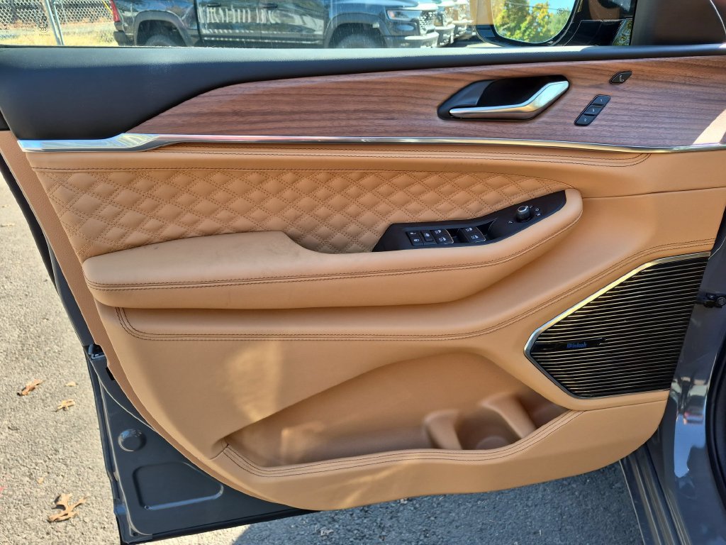 New 2027 Jeep Grand Cherokee Summit AWD/4WD image 11