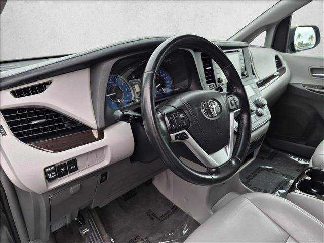 Used 2018 Toyota Sienna XLE w/ XLE Navigation Package FWD image 10