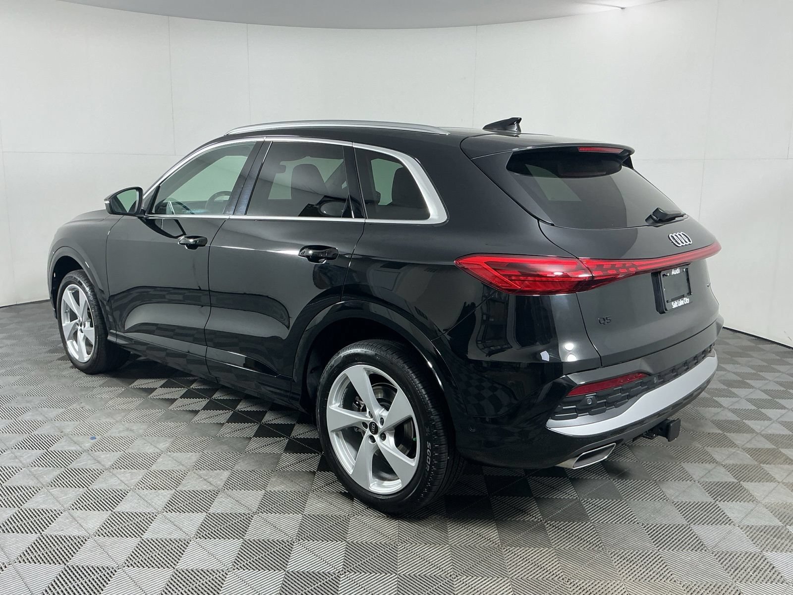 Used 2025 Audi Q5 Premium Plus w/ Premium Plus AWD/4WD image 6