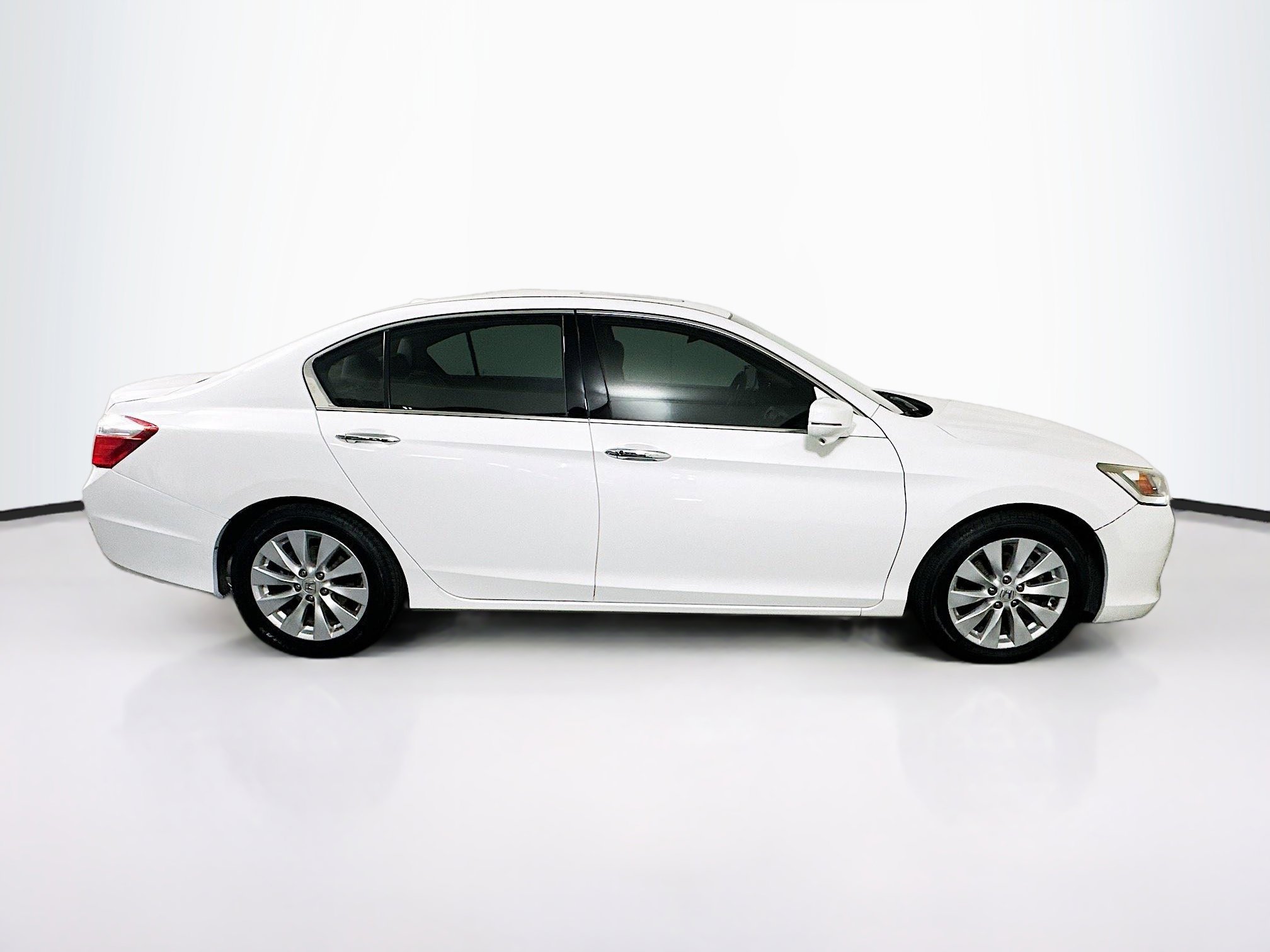 Used 2015 Honda Accord Touring image 10