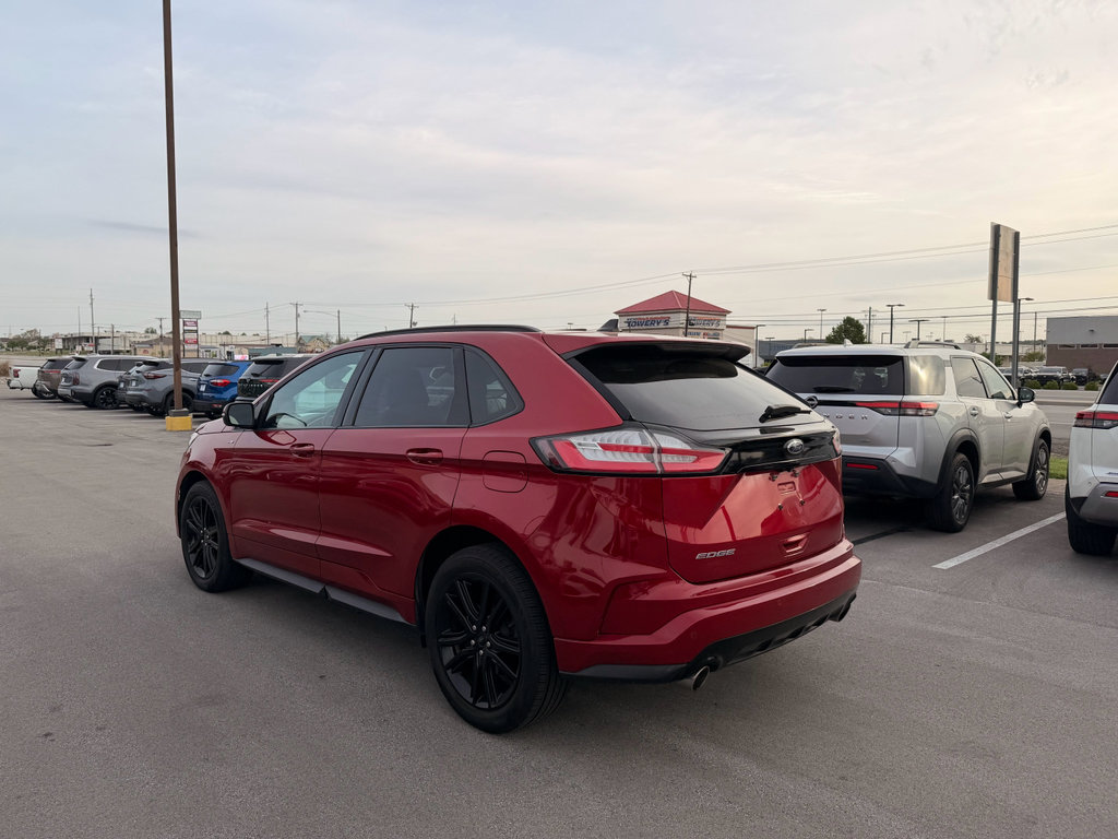 Used 2020 Ford Edge ST-Line w/ Cold Weather Package AWD/4WD image 5