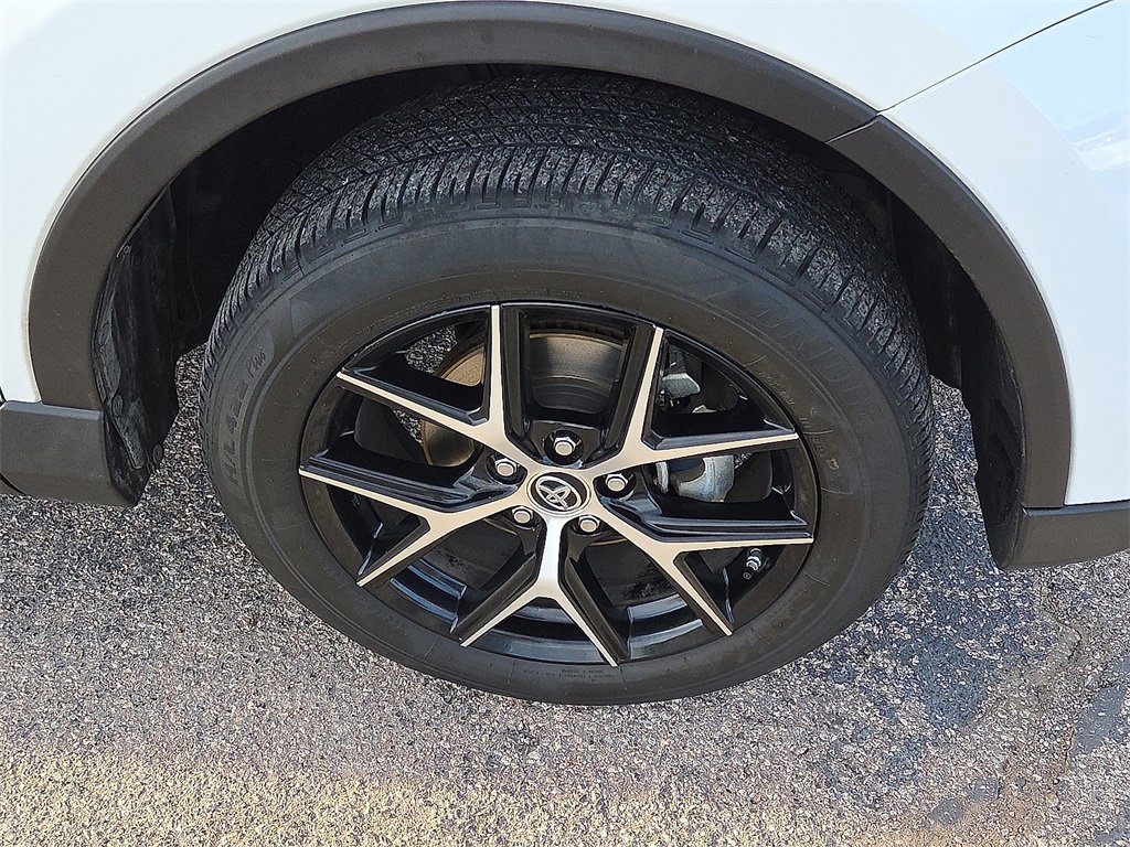 Used 2018 Toyota RAV4 SE image 8