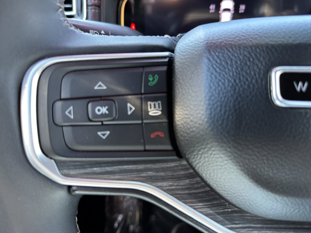 Certified 2024 Jeep Wagoneer L Series II AWD/4WD image 26