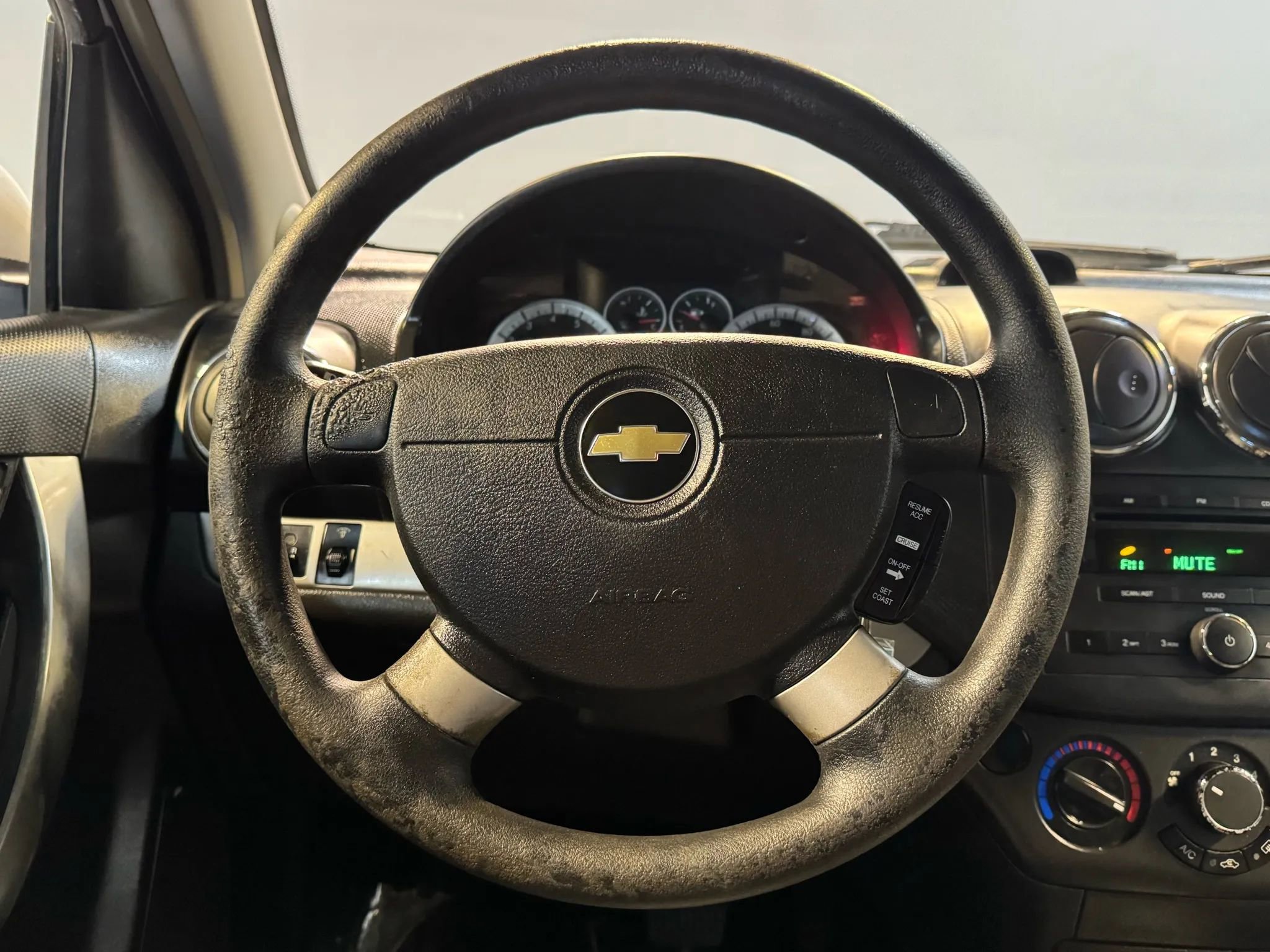 Used 2007 Chevrolet Aveo LT FWD image 12