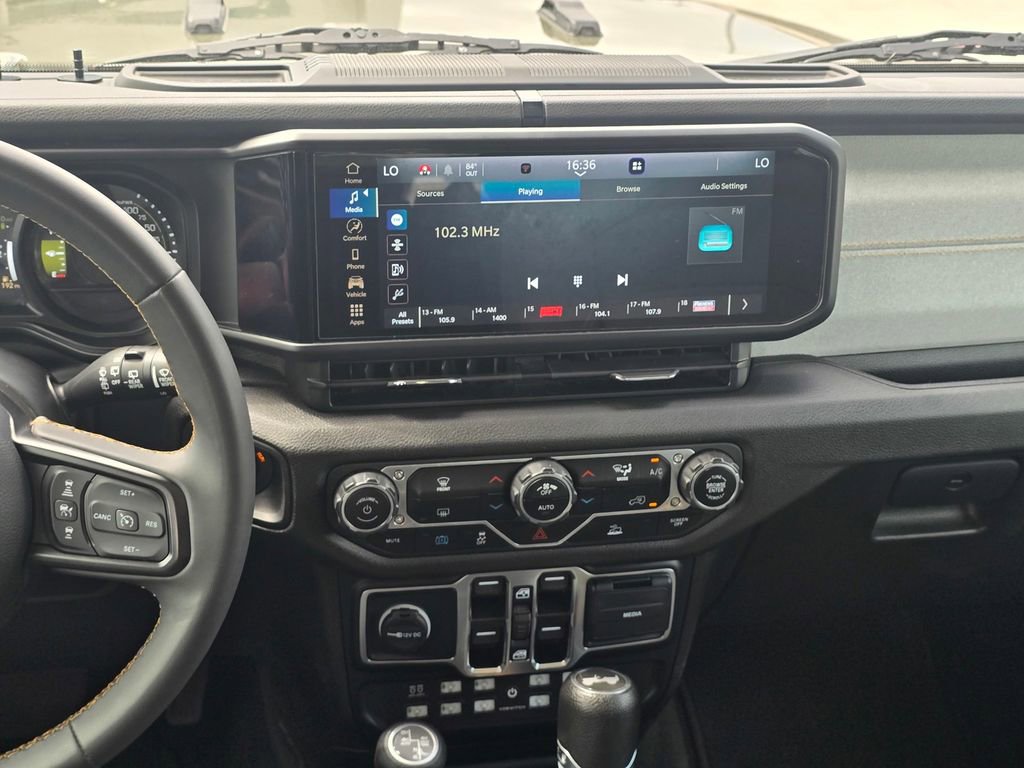 Used 2024 Jeep Wrangler Unlimited AWD/4WD image 15