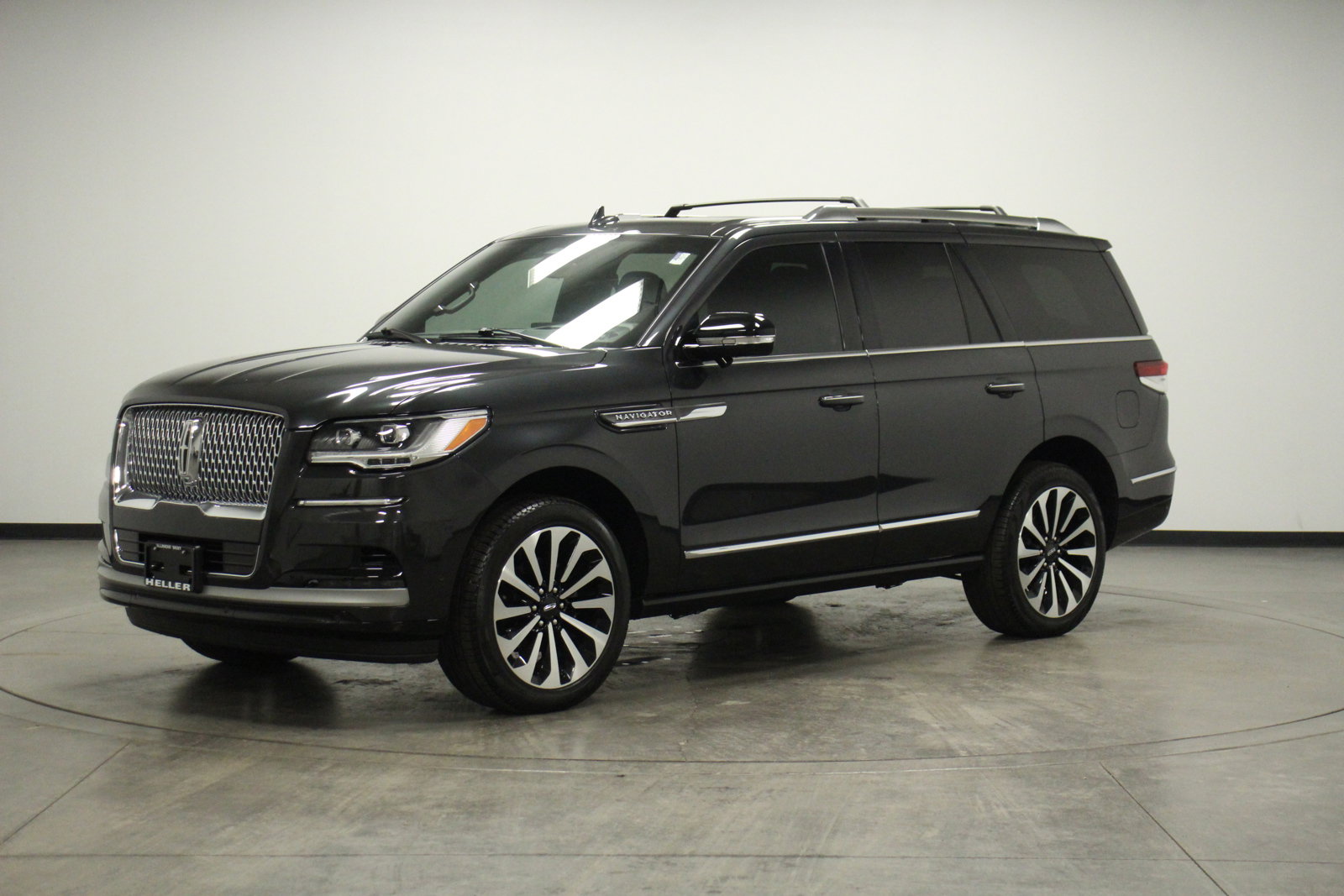 Used 2024 Lincoln Navigator Reserve image 4