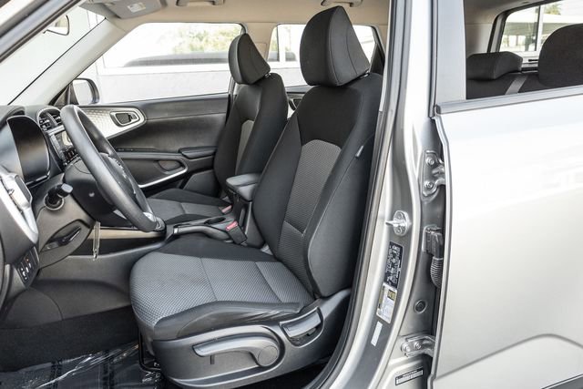 Used 2023 Kia Soul LX w/ LX Technology Package image 11