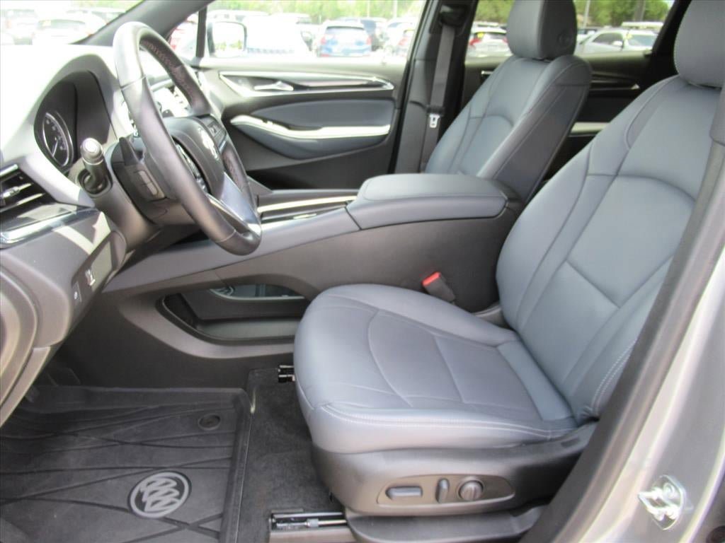 Used 2024 Buick Enclave Essence w/ Technology Package FWD image 17