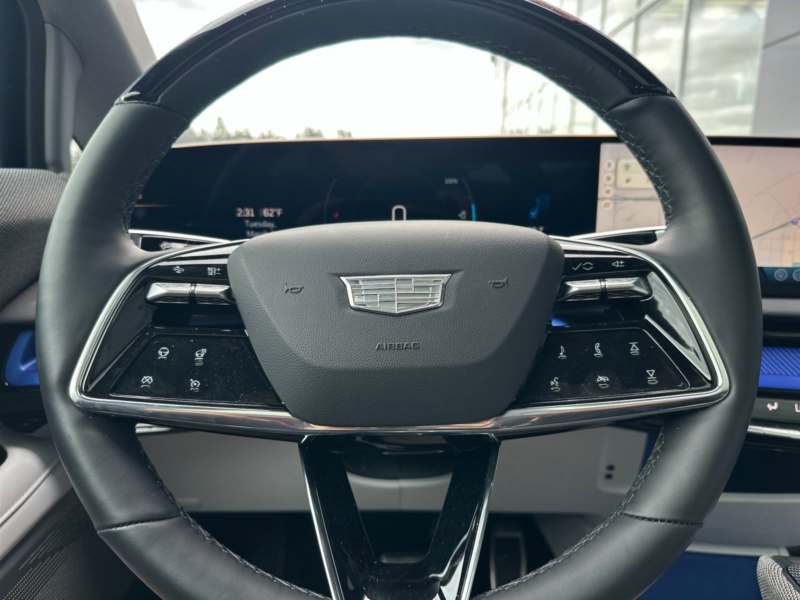 Used 2025 Cadillac Optiq Sport 1 w/ LPO, ONYX Package image 22