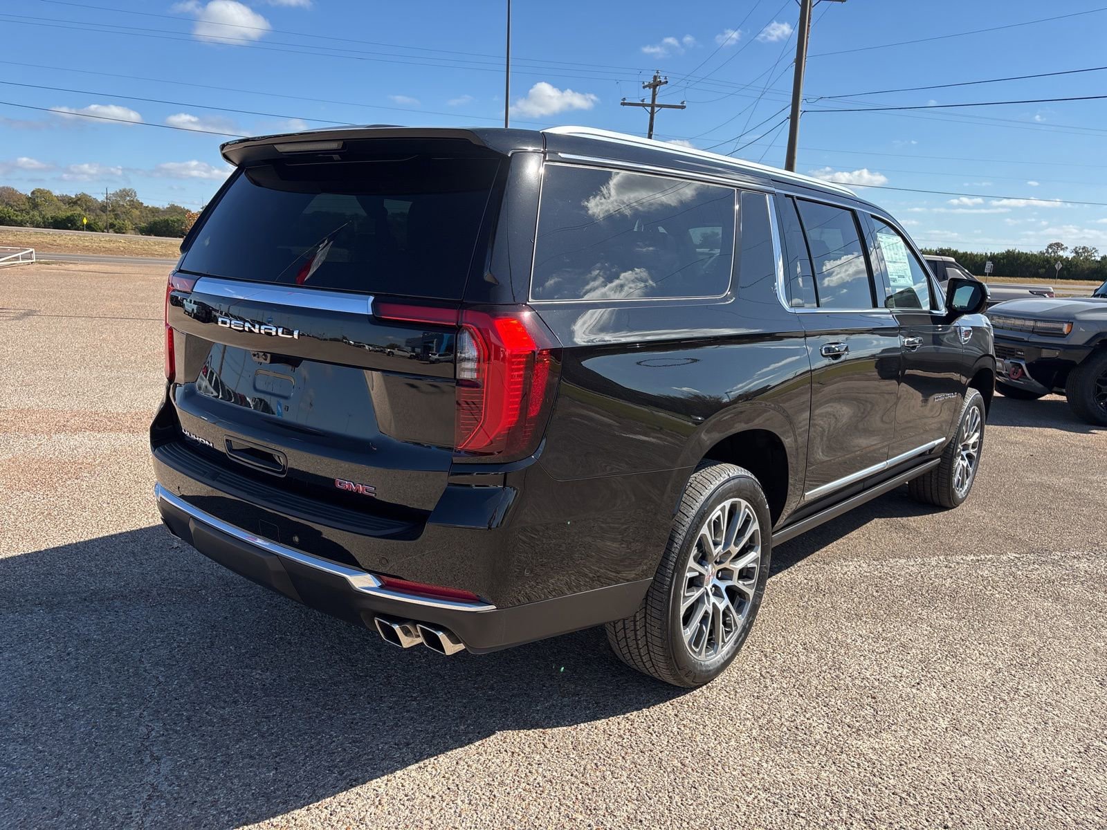 New 2026 GMC Yukon XL Denali w/ Denali Reserve Package image 6
