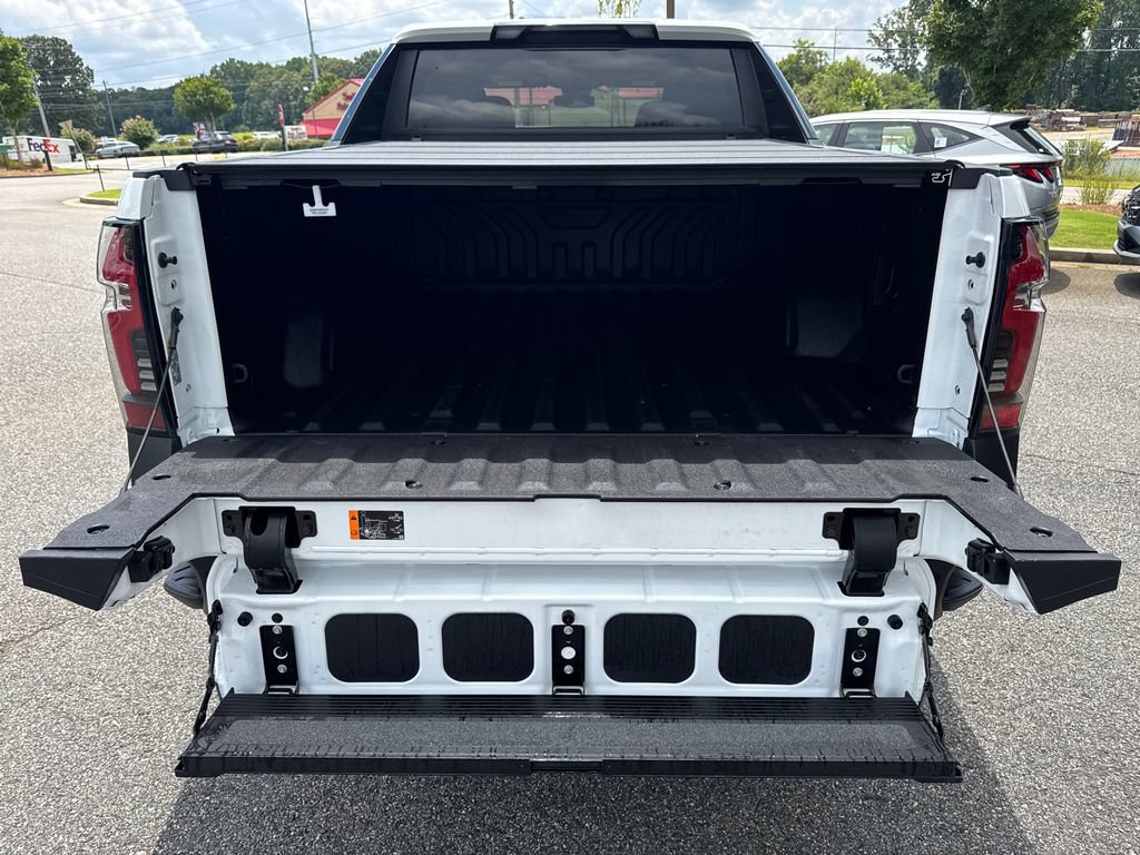 Used 2025 Chevrolet Silverado EV LT AWD/4WD image 18