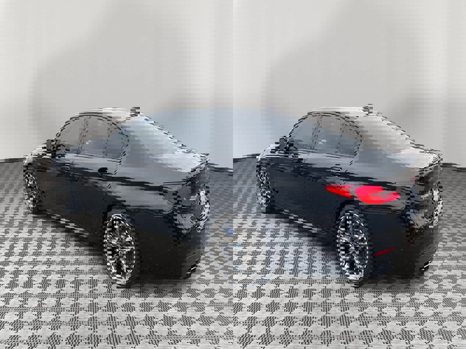 Used 2021 BMW M550i xDrive w/ Executive Package image 7