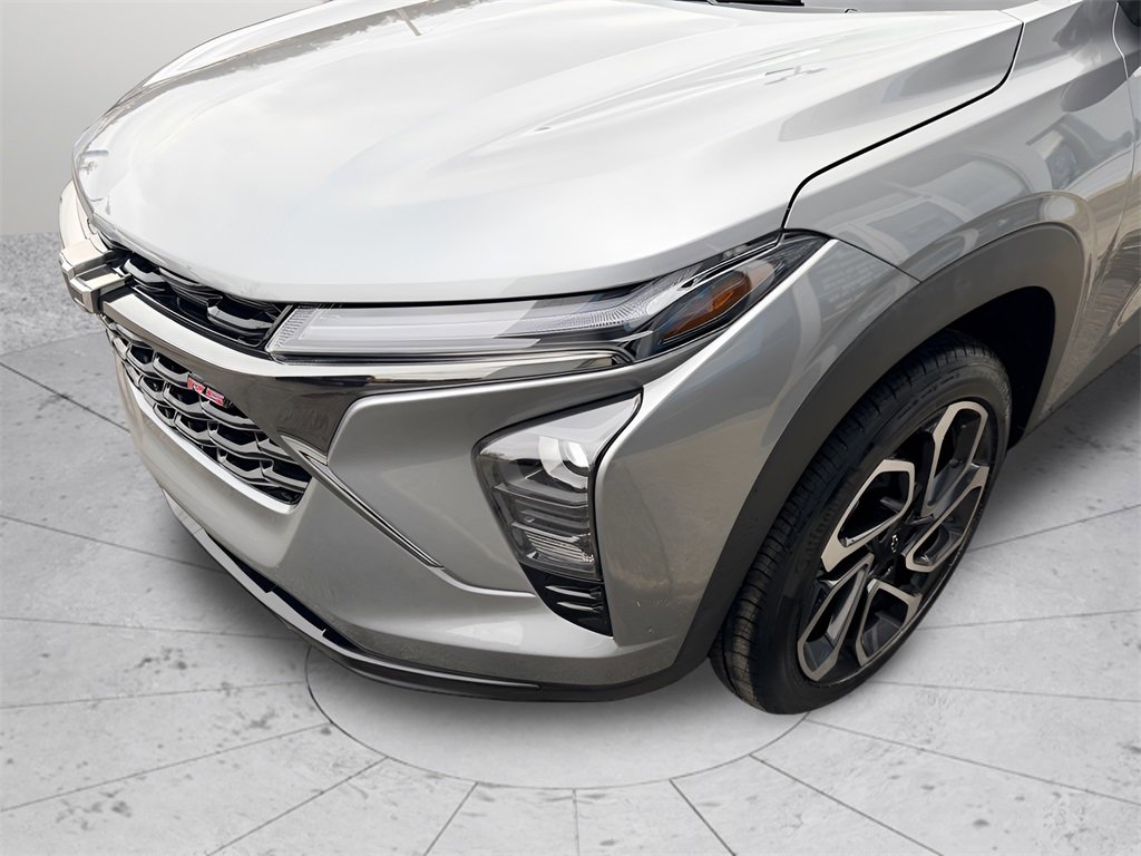Used 2025 Chevrolet Trax RS w/ Driver Confidence Package image 11