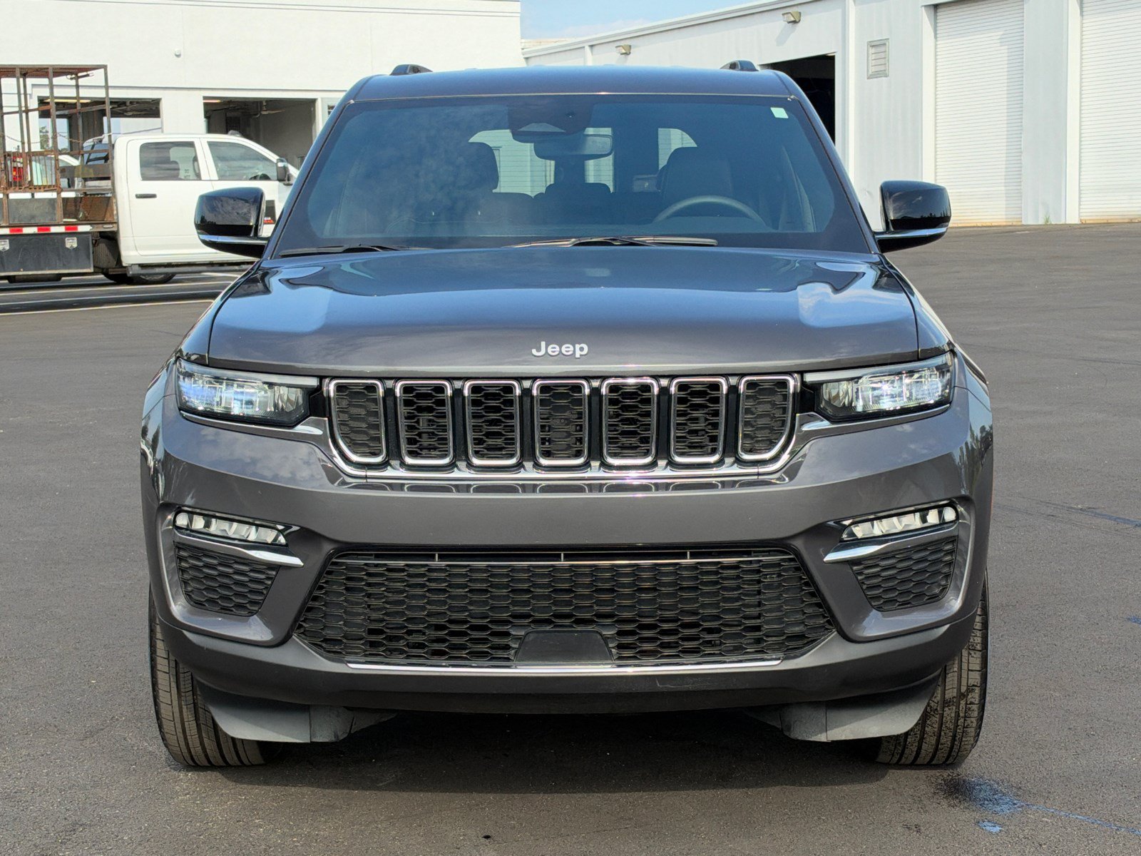 Used 2024 Jeep Grand Cherokee Limited RWD image 2