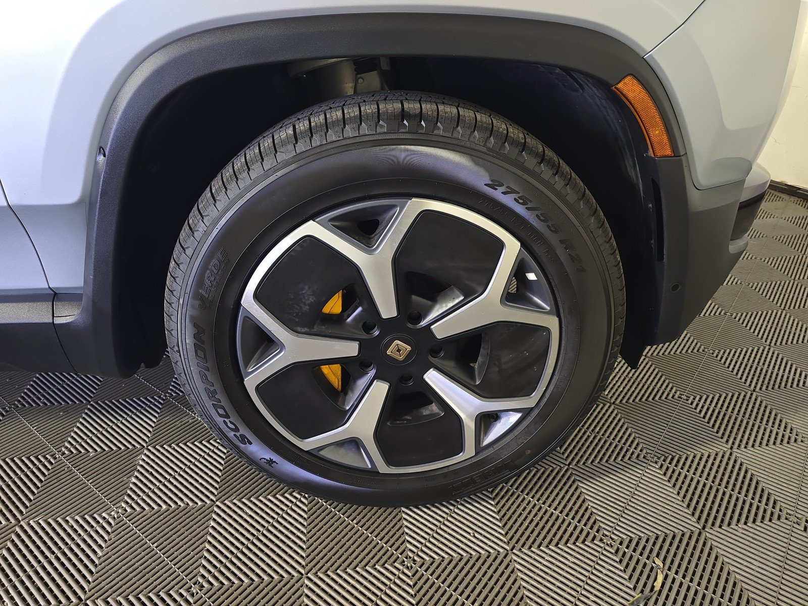 Used 2024 Rivian R1S Adventure AWD/4WD image 11